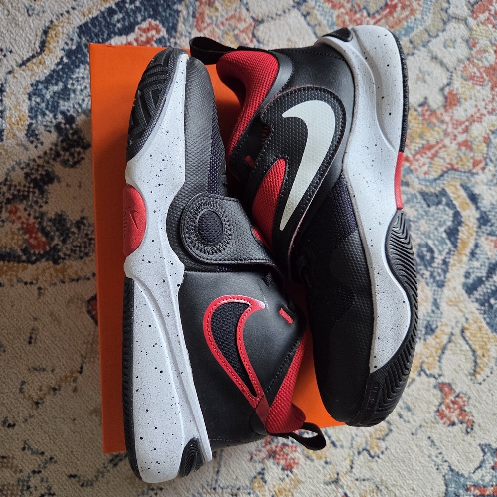 Nike Basketball Shoes Boys Youth 'Team Hustle' - Like New